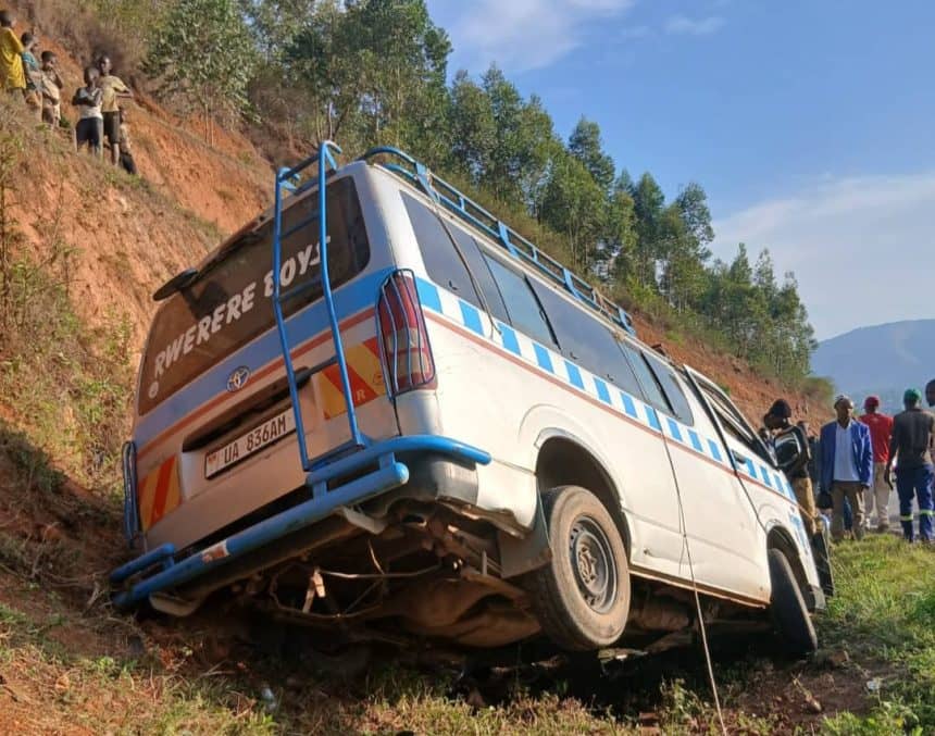 Three people confirmed dead in a nasty road accident.